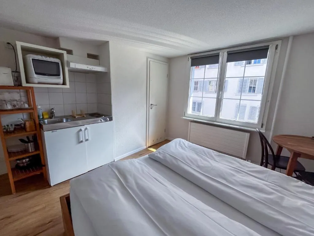 Apartment at stattHotel Zurich with double bed and private kitchenette